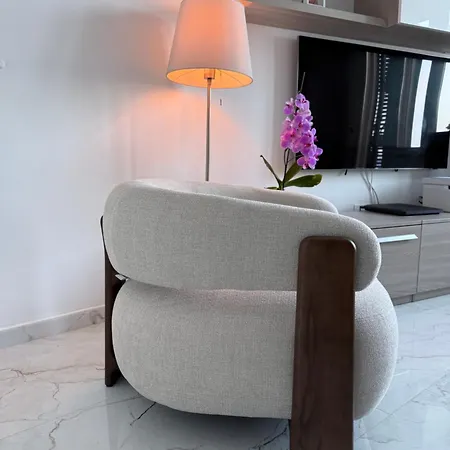 Paradise By The Sea Apartment *