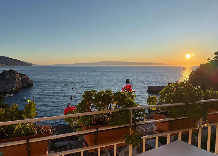 Paradise By The Sea * Taormine